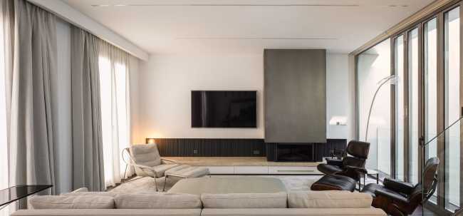 sala living vetrata su patio e in esterno