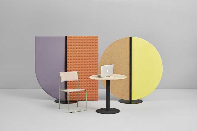 Moduli geometrici per pannelli acustici colorati da terra