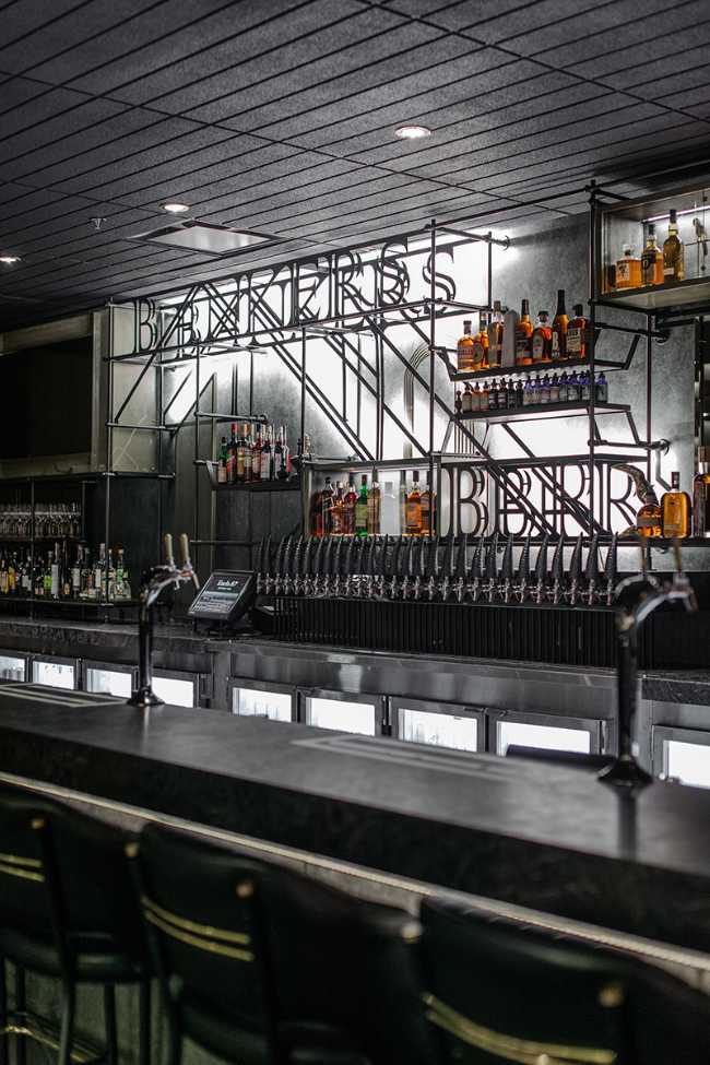 concept store restaurant finishes metal and wood
