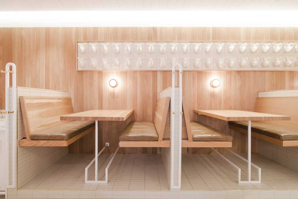 concept store ristorante bottiglie con logo
