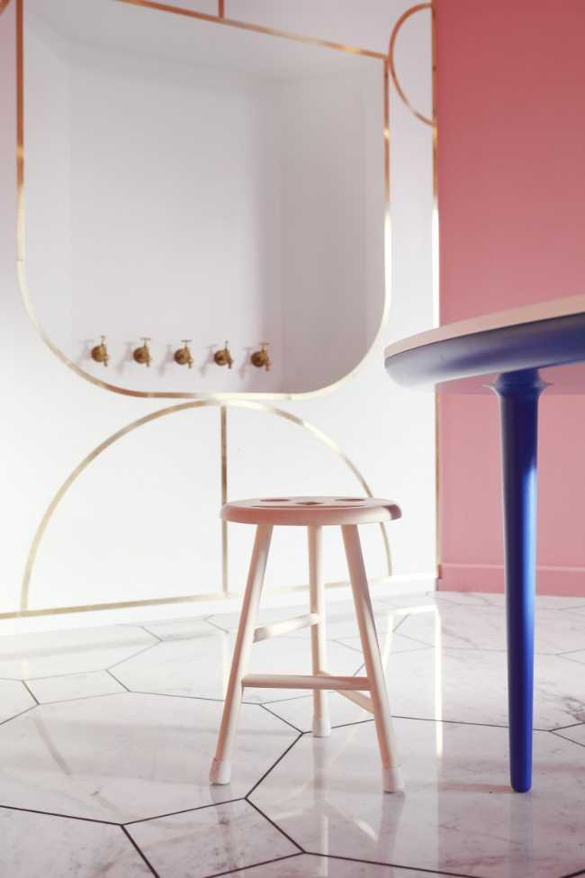 pavimento pietra bianco colori pastello e oro