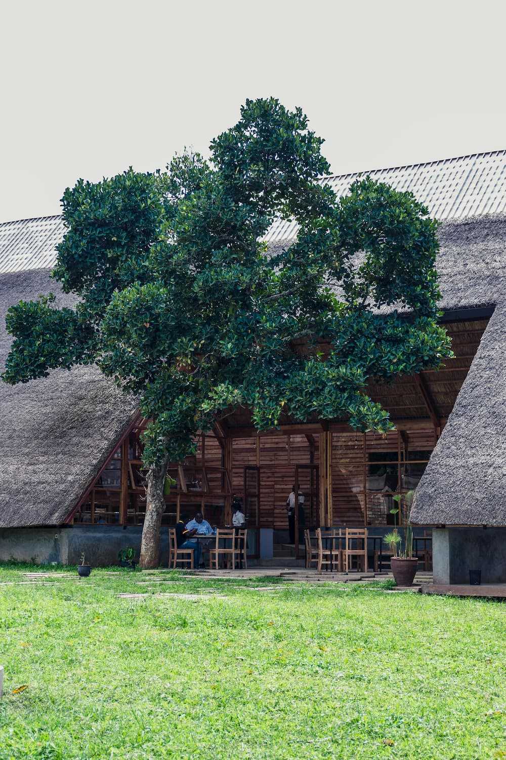 Restaurant, cafes and small shops