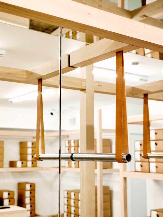 Tienda de madera contrachapada de abedul