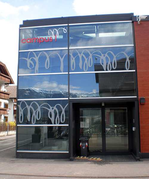 Glazed gym facade with Serisolar decorative films