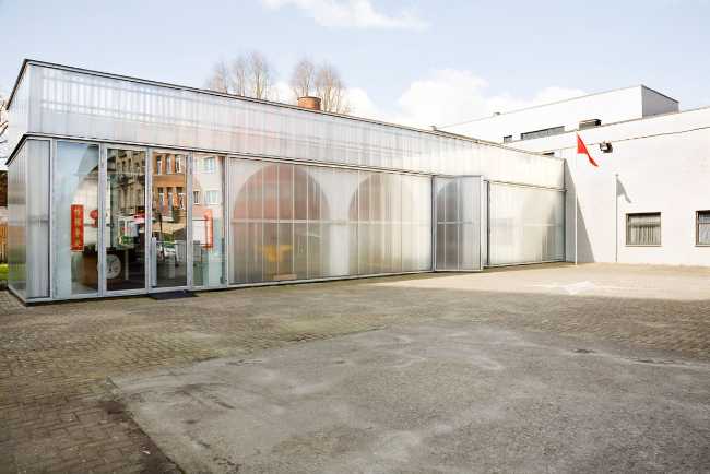 Transparent volume and maximum integration with the environment