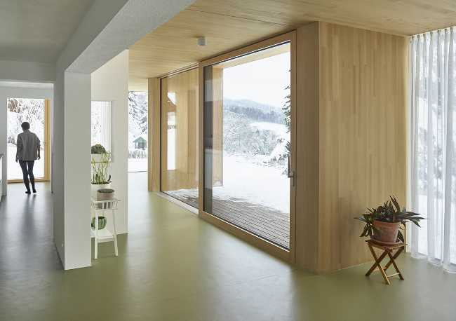 Extension in wood and glass of a cabin