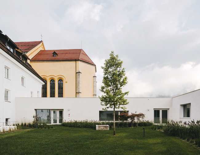 Music school in the villa Casa Ragen