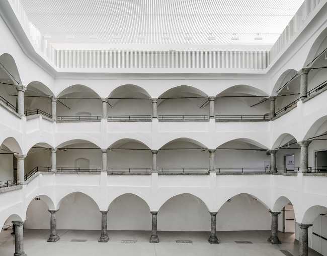 Reinterpretation of the interior patio