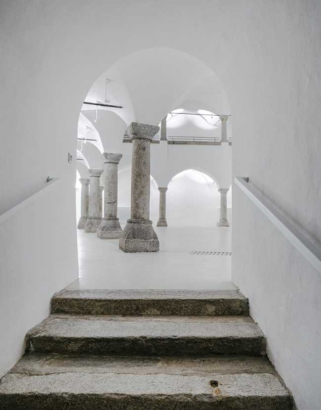 White patio house Ragen