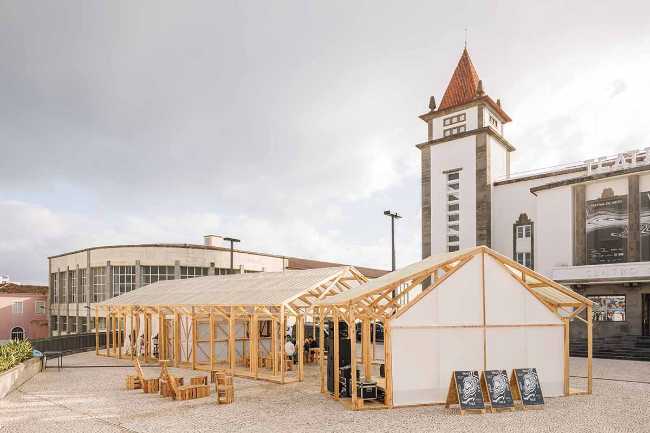 Light wood and wooden structure of a pavilion