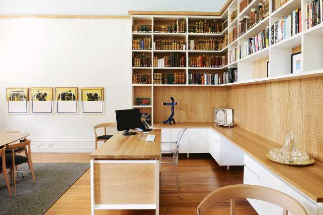 Ufficio in legno e bianco