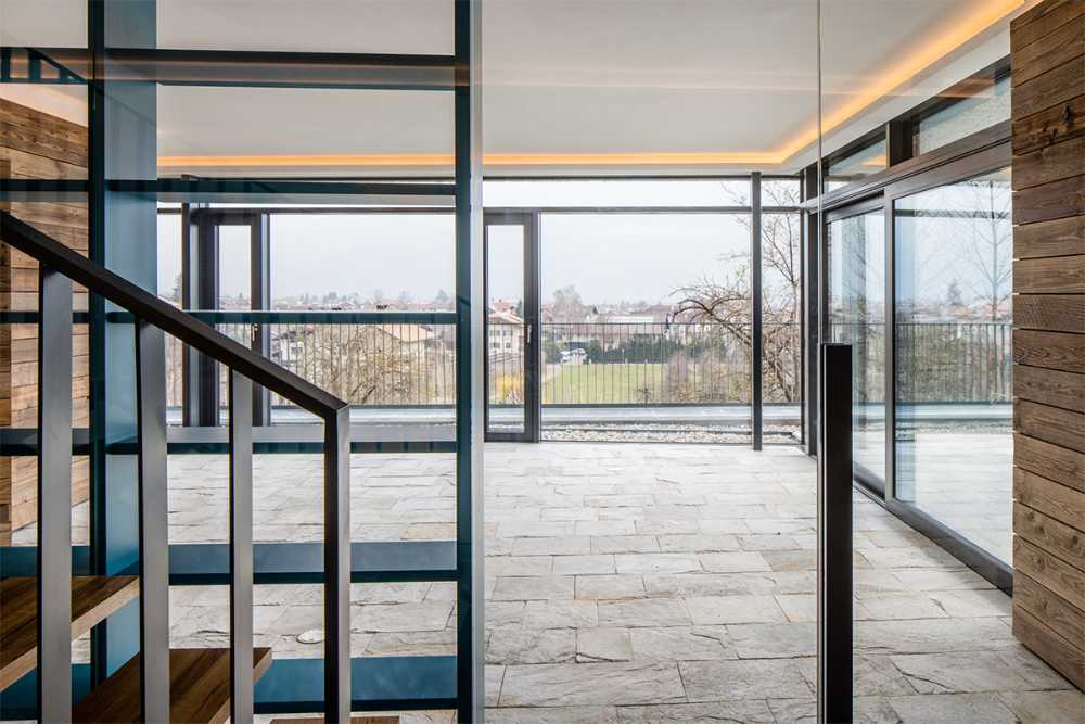 Villa a Lana con serramenti Optiwin Purista