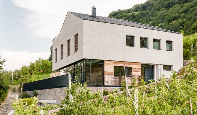 Villa a Lana con serramenti Optiwin Purista