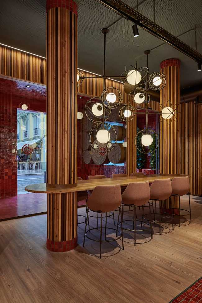 valencia restaurant art nouveau seats and lighting