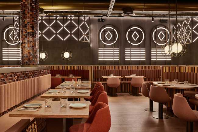 valencia restaurant art nouveau wood furnishings