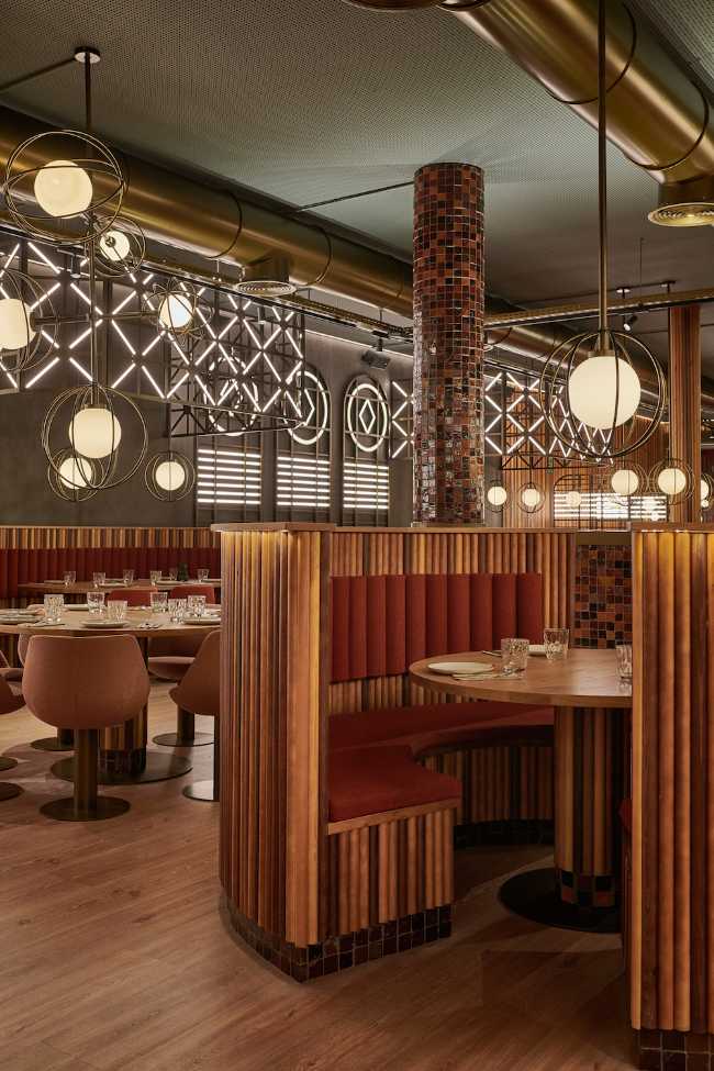 art nouveau restaurant valencia seats in wood benches