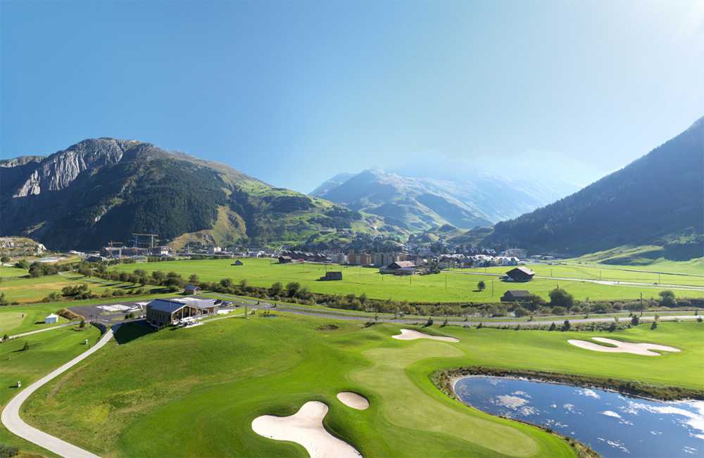 Swiss Golf Club House con muri in pietra ricostruita Geopietra