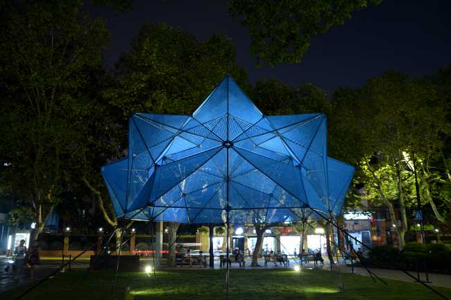 installazione struttura metallo e corda vista notturna