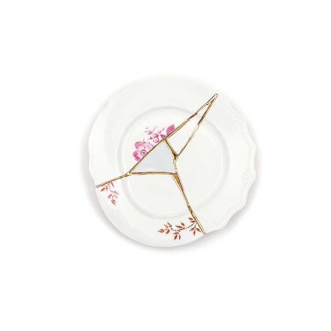 Kintsugi plate decorated with gold inserts