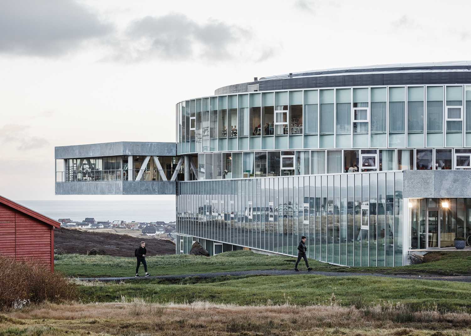 fachada de cristal de la universidad de dinamarca