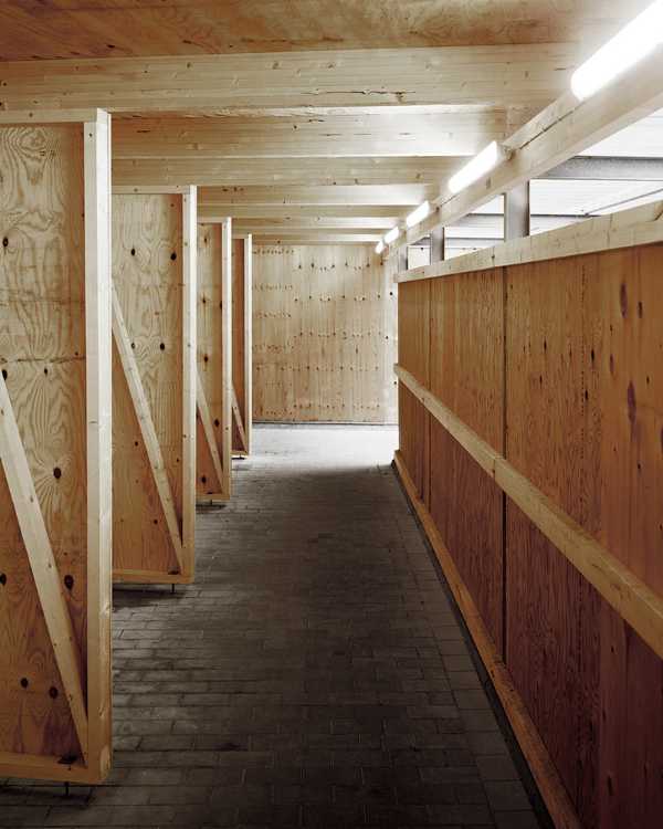 Divisori in legno di un padiglione