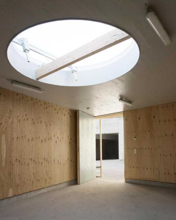 Lucernario circolare di un padiglione in legno