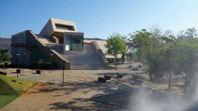 Campus Universitario India biblioteca