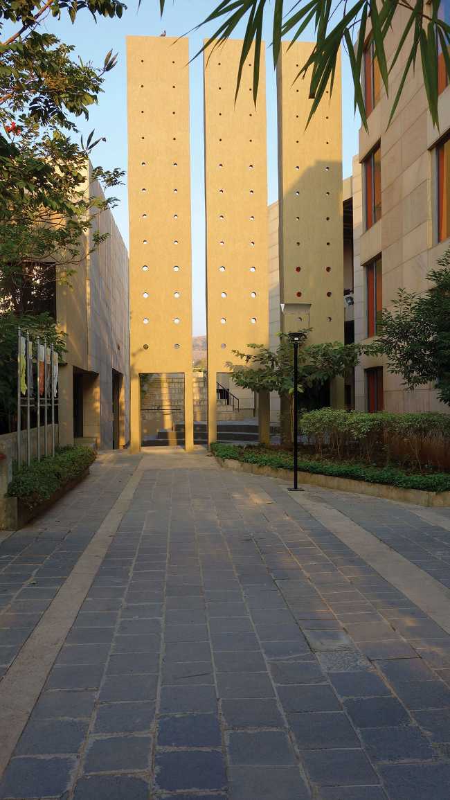 Campus Universitario India portales de entrada