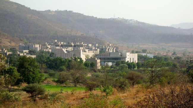 Campus Universitario India inmerso en el valle