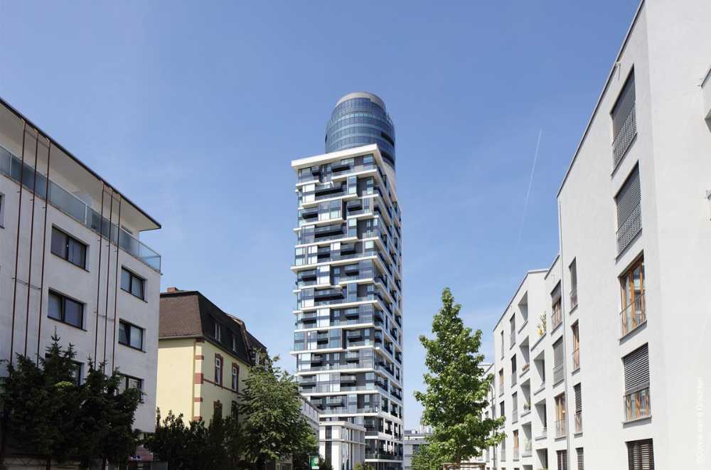 Torre Henninger di Francoforte con elementi vetrati Wicona