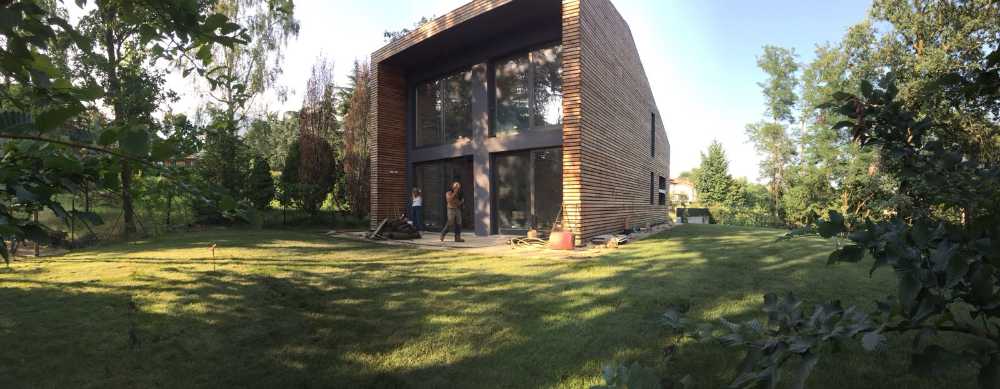 Villa dans la forêt en Piémont. Une architecture qui se fond dans la nature