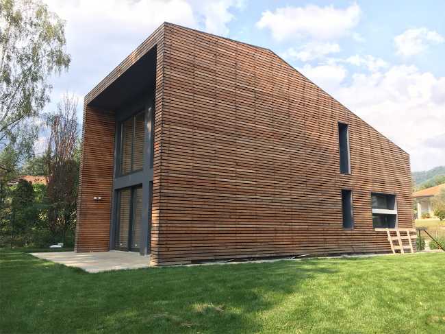 Villa dans la forêt en Piémont. Une architecture qui se fond dans la nature
