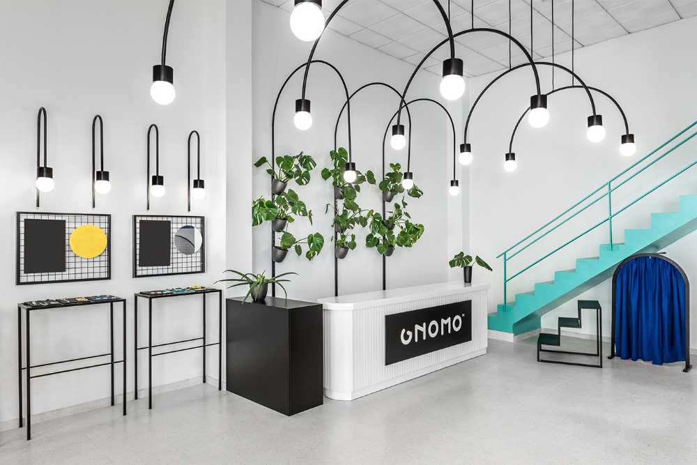 Negozio di design a valencia, tra colori e metallo