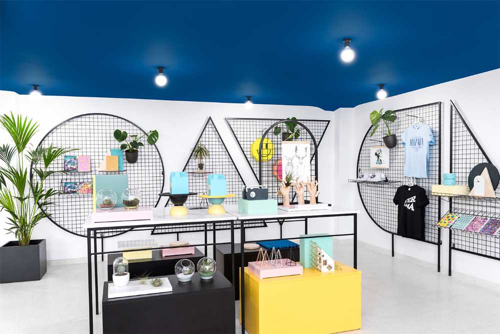 Negozio di design a valencia, tra colori e metallo