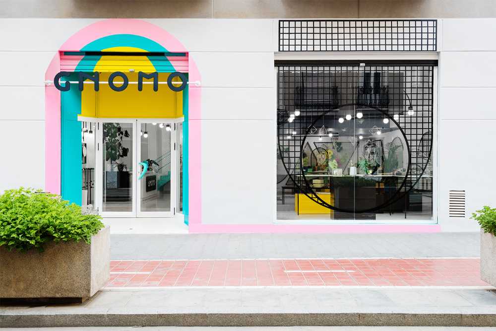 Negozio di design a valencia, tra colori e metallo