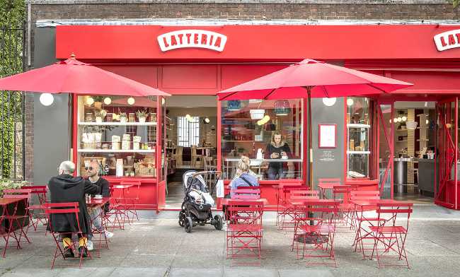 Facciata ristorante colore rosso