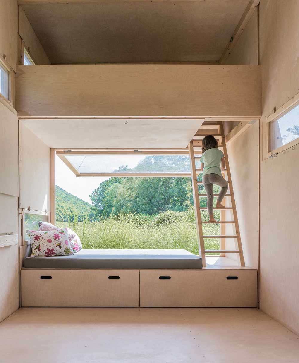 Compact wooden cabin