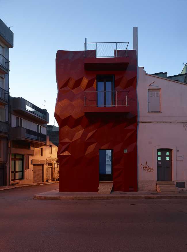 facade modernist corner