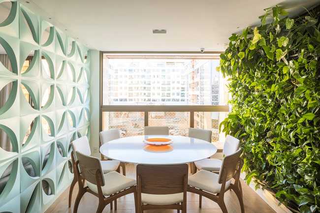 Terrazza e tavolo rotondo