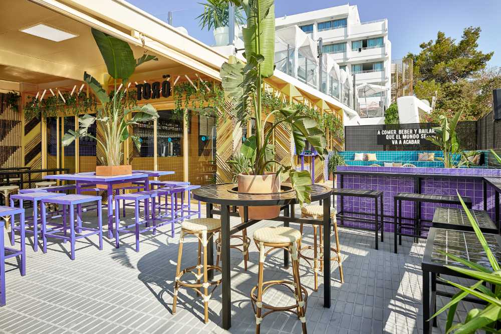 bar ibiza colori e panche