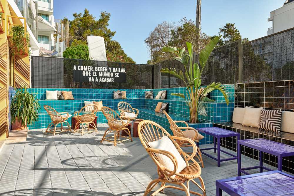 bar ibiza colori e panche