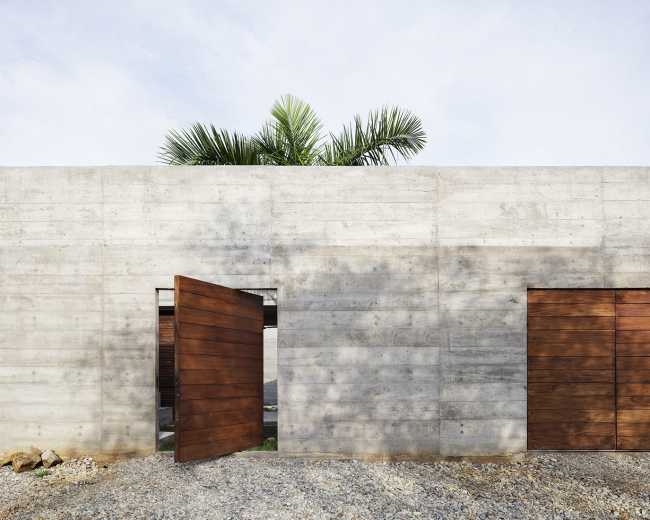 brutalist cement holiday home wooden openings