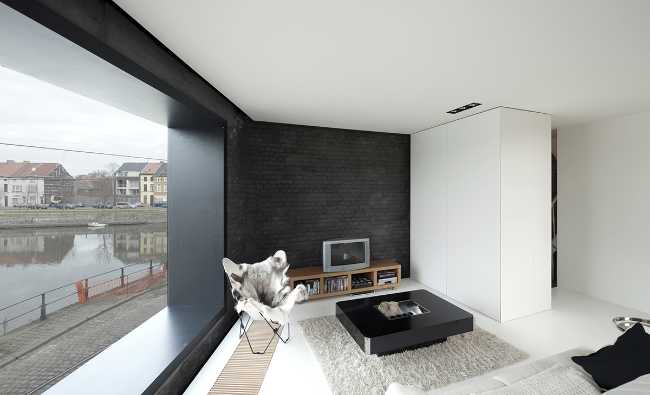 Interno bianco e nero minimal