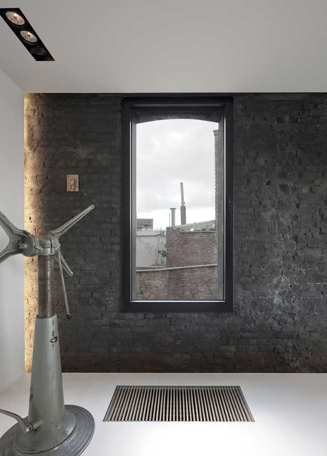 Finestra con vista sulla città