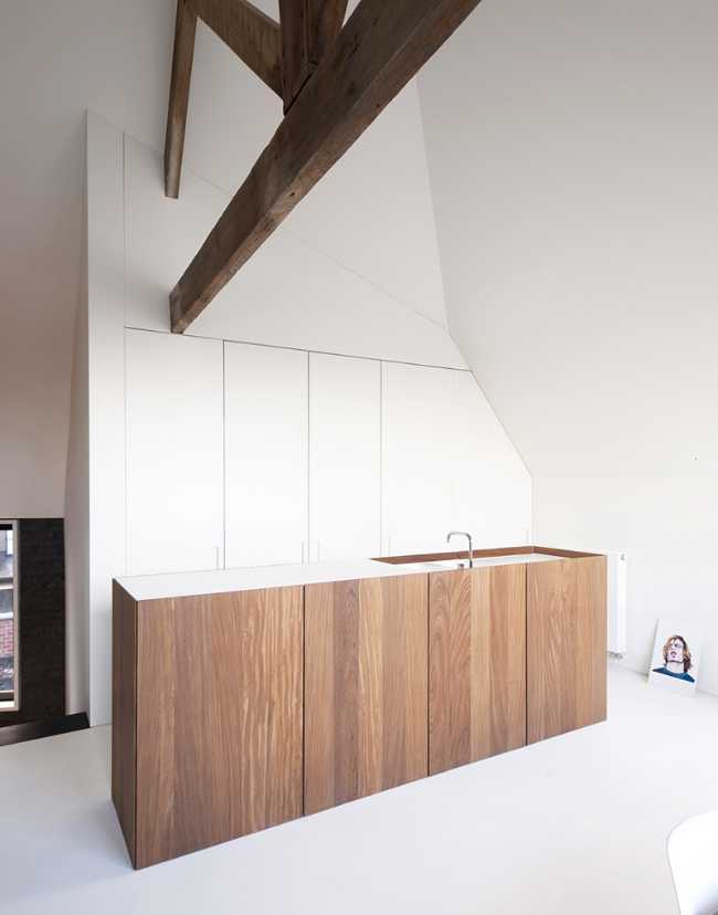 Cucina minimal legno e bianca