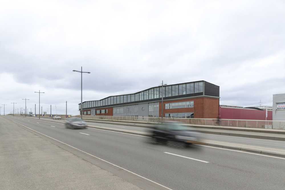 Industrial building for offices
