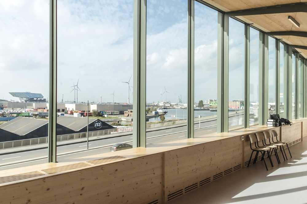 Industrial building for offices