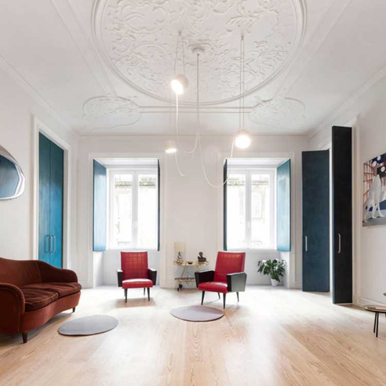 Appartamento storico porte e persiane blu