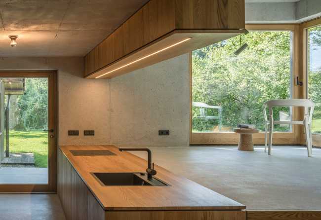 Intérieur avec des murs sablés