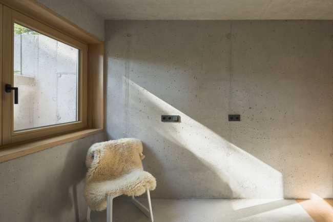 Intérieur avec des murs sablés